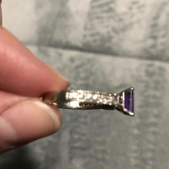 Beautiful Amethyst Ring - Picture 2 of 10